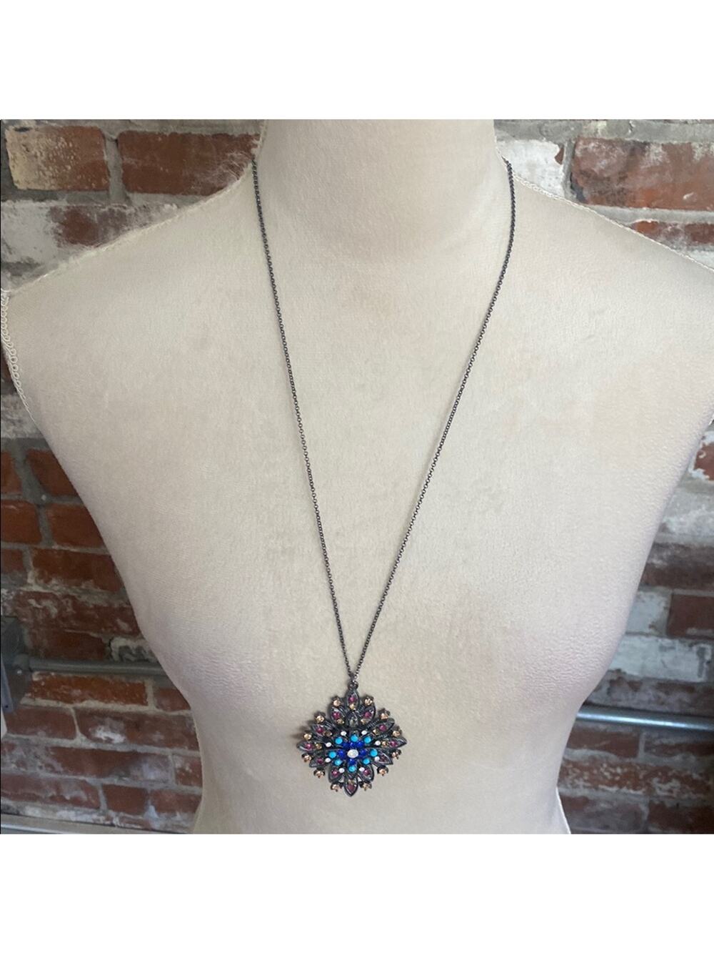 Elegant Multicolor Pendant Necklace